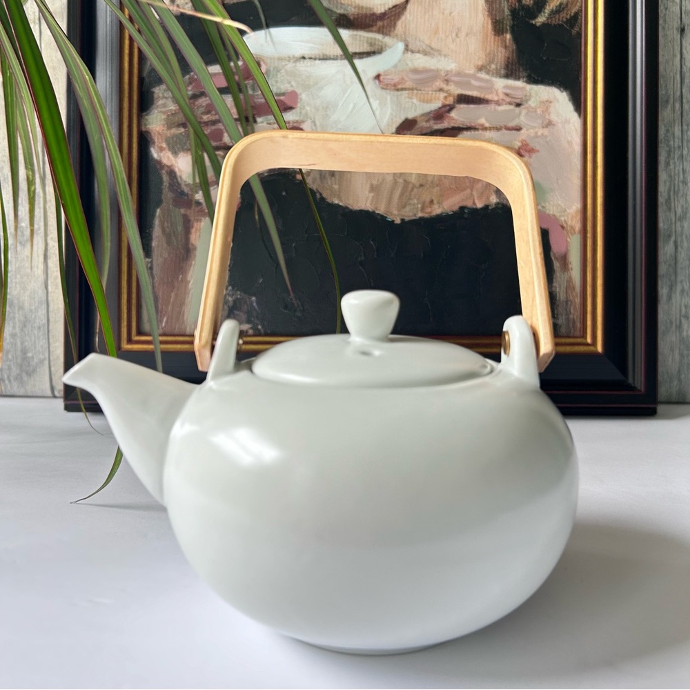 🌴Ceramic Elegant White Teapot with Wooden Handle